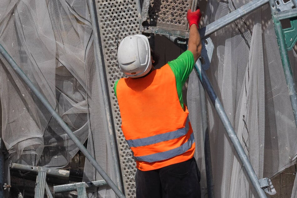 Der Arbeiter ist beim Aufbau eines Gerüsts abgestürzt. (Symbolfoto)
