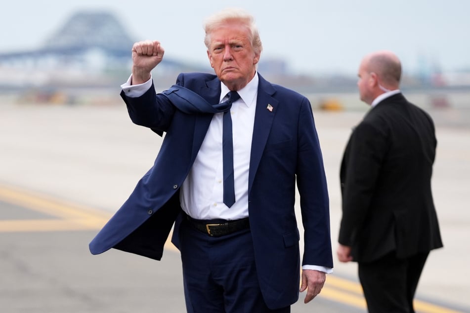 Ein zentraler Streitpunkt zwischen den USA und dem Iran ist die Blockade der Straße von Hormus. Donald Trump (79) verkündete nun eine neue Initiative.