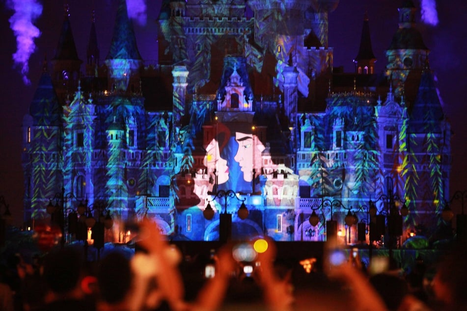 Some Disney parks, such as Disneyland in Shanghai, have already used 3D elements in their light shows and firework displays.