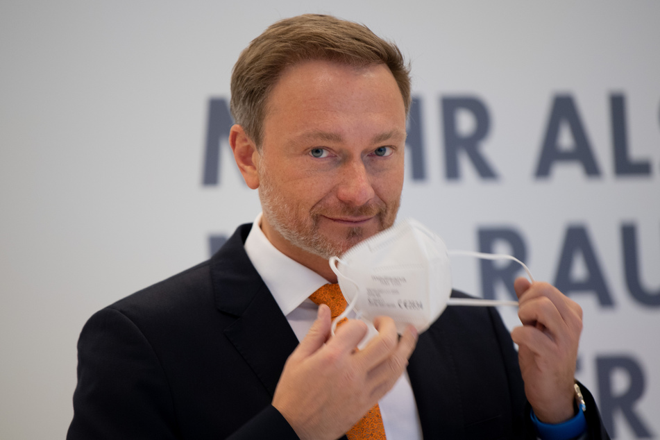 Christian Lindner (42), Vorsitzender der FDP-Fraktion im Bundestag, sprach sich außerdem für eine Stärkung der Rolle des Bundestags in der Pandemiebekämpfung aus.