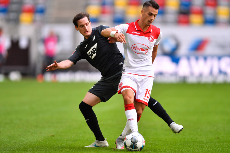 6. Juni: Erik Thommy von Düsseldorf in Aktion gegen Sebastian Rudy (links) von Hoffenheim.