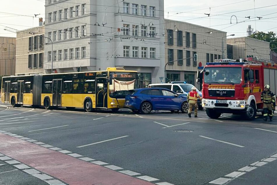 Am Albertplatz herrscht am Mittwochabend nach einem Unfall teilweise Stillstand.