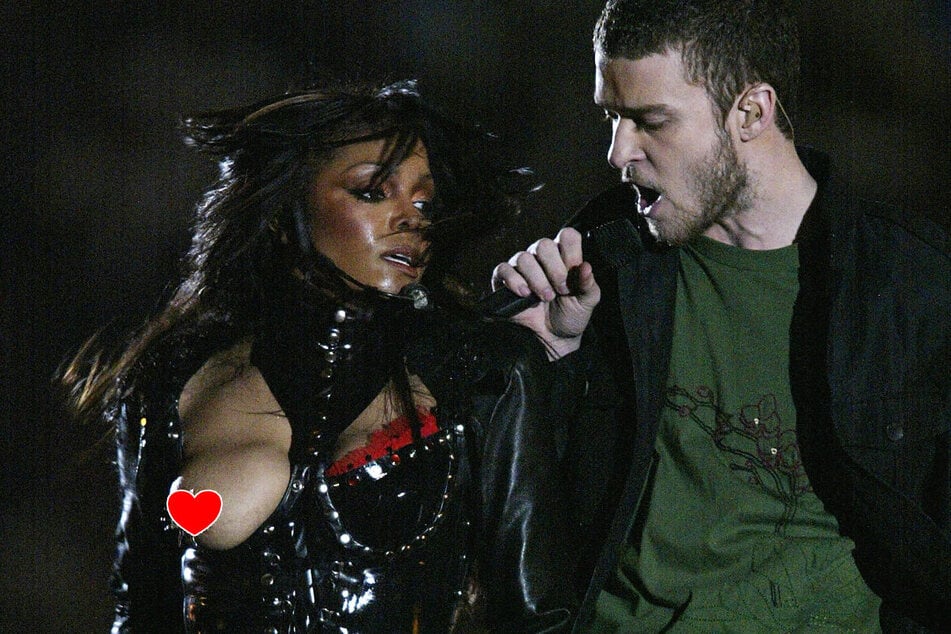 "Bet I'll have you naked by the end of this song": Bei der Halbzeitshow 2004 machte Justin Timberlake (43) Ernst und entblößte die Brust von Janet Jackson (57). (Archivbild)