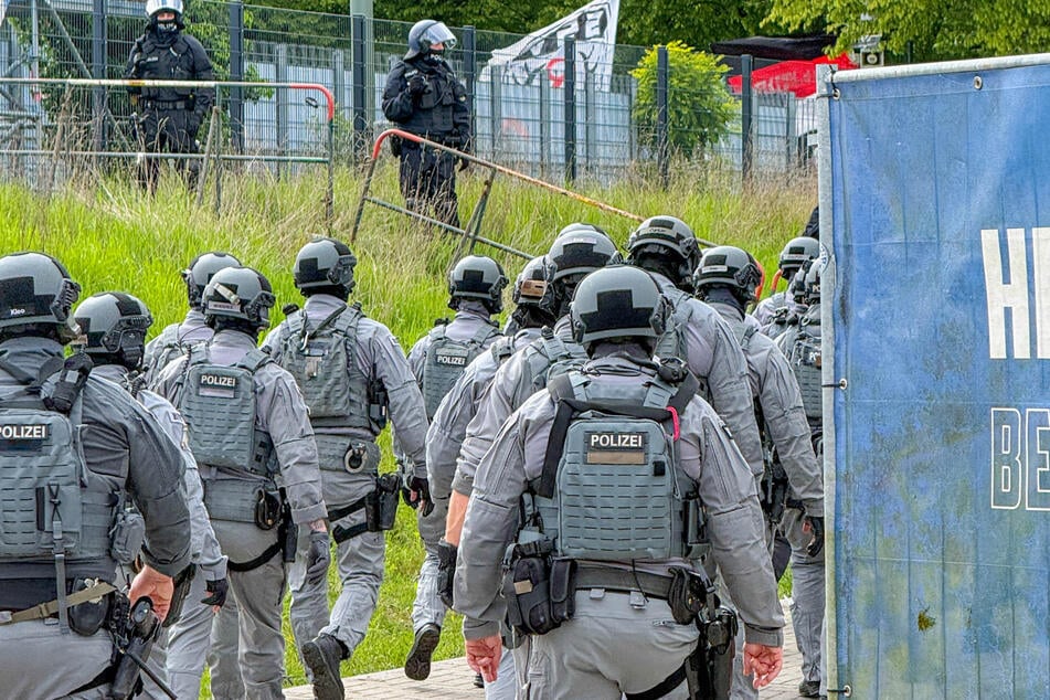 Am Rande des Fußballspiels in Karlsruhe kam es am Samstagnachmittag zu Ausschreitungen.