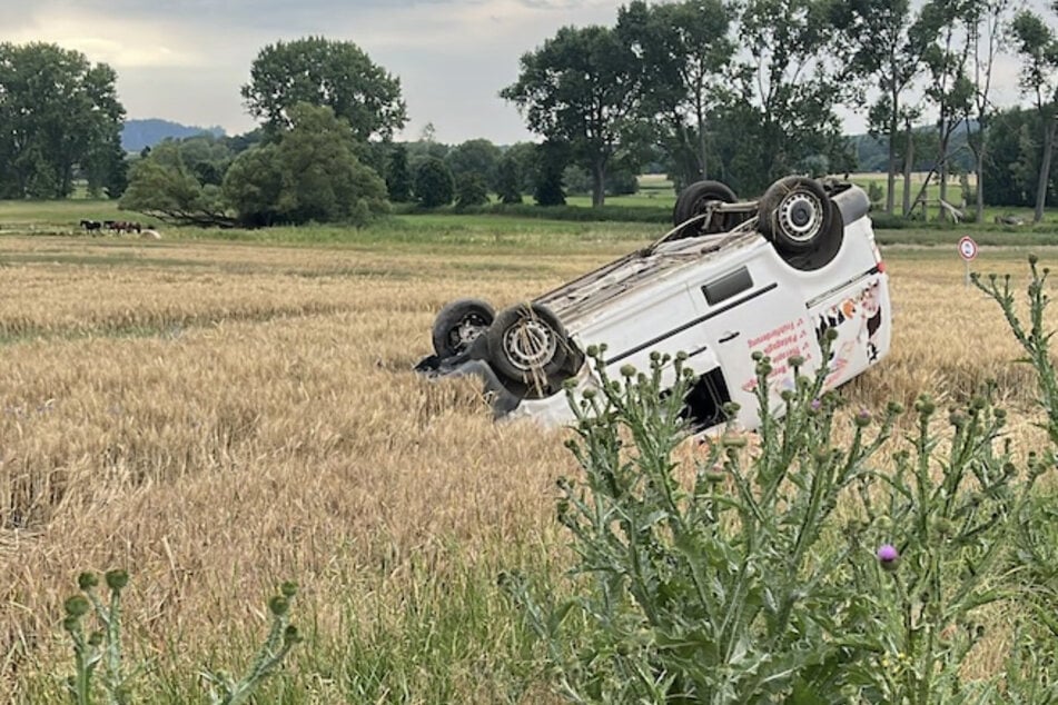 Tödlicher Unfall in Thale: Auto überschlägt sich, Fahrerin und Hund sterben!