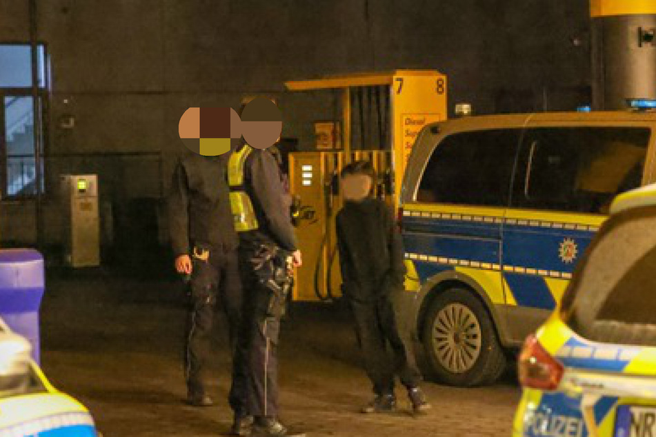 Bei einem Tankstellenüberfall in Wuppertal sind zwei Kinder im Alter von 12 und 13 Jahren tatverdächtig.