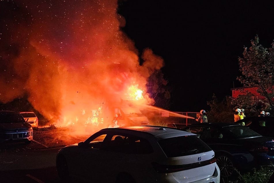 Die Feuerwehr brachte die Flammen unter Kontrolle.
