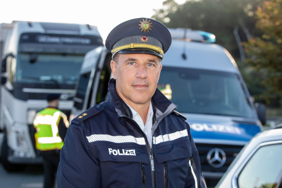 Polizeioberrat Andreas Müller (52) leitete die Kontrolle bei Großzöbern, dem letzten Autobahn-Parkplatz vor Bayern.
