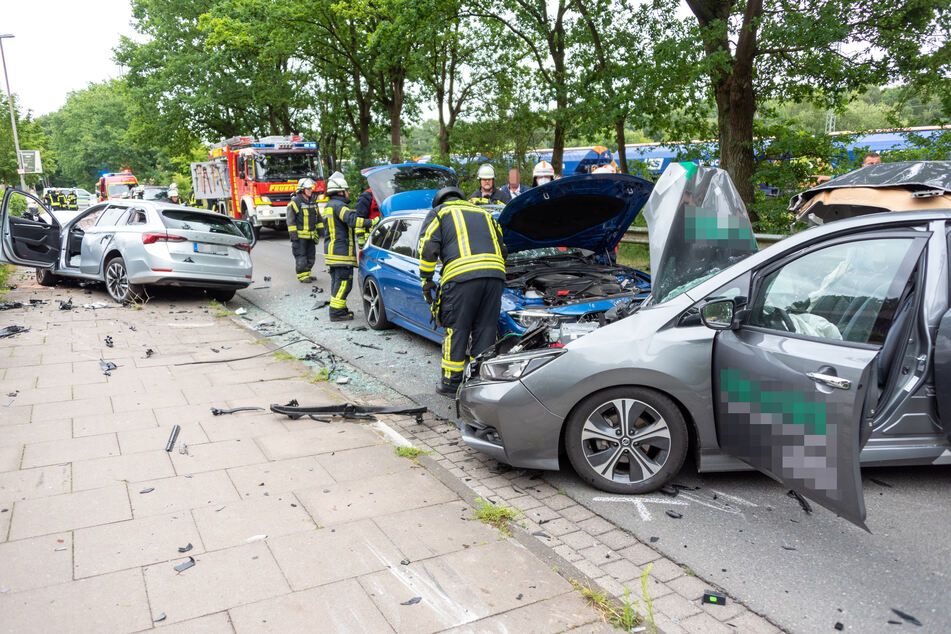 Schwerer Unfall in Buchholz: Chaos-Fahrer rast in Gegenverkehr