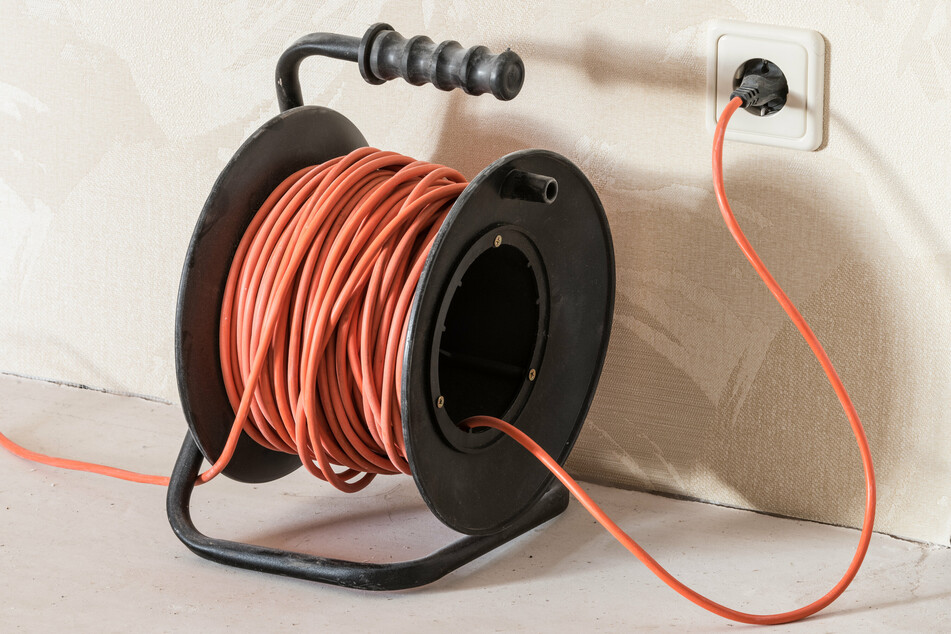 Um Kosten zu sparen: 44-Jähriger legt Kabel und zapft Strom ab