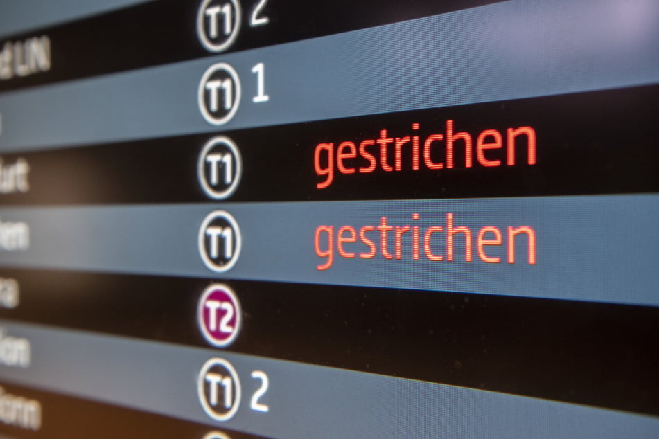 Passagiere, die nach Frankfurt oder München wollen, müssen mit Flugausfällen rechnen. (Symbolbild)