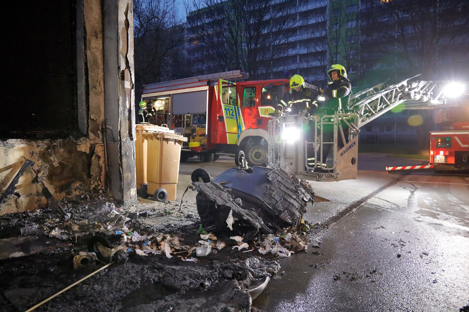 In der Nacht auf Dienstag gab es erneut einen Mülltonnen-Brand in Chemnitz - diesmal in der Straße Usti nad Labem.