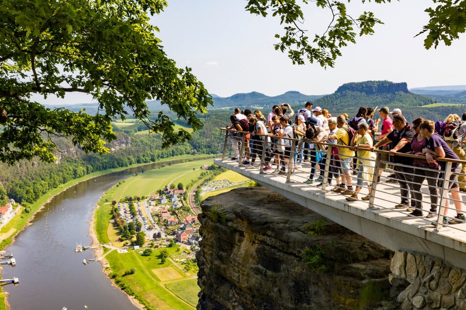 Blick auf die Elbe in der Sächsischen Schweiz: Die Basteiaussicht bietet, was viele Touris suchen.