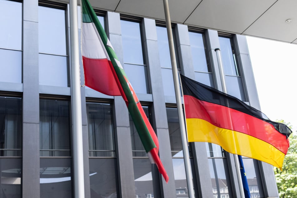 Trauriger Gedenktag: Darum stehen die Flaggen in NRW heute auf halbmast
