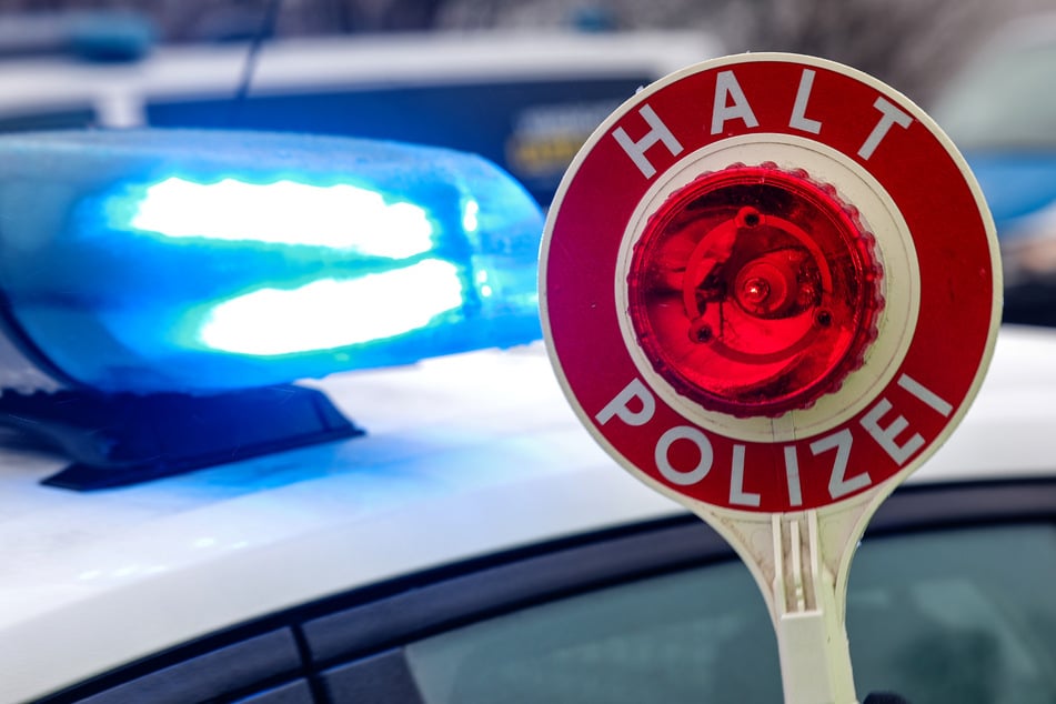 Bei der Polizeikontrolle hatte es einige überraschende Wendungen gegeben. (Symbolbild)