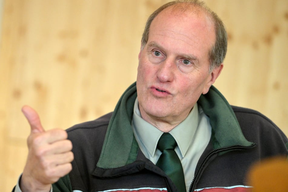 Landesforstpräsident Utz Hempfling (63) warnt vor Waldbränden.
