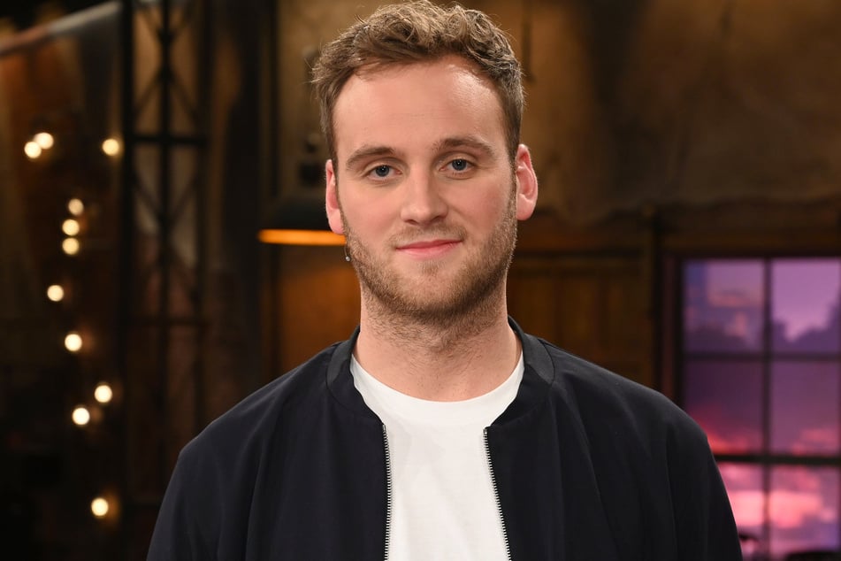 Seit 2019 ist der Komiker gemeinsam mit Leon Windscheid (37) Host des Podcasts "Betreutes Fühlen".