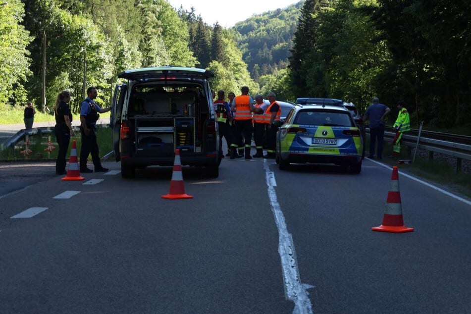 Schwerer Unfall mit vier Autos auf Bundesstraße in Sachsen