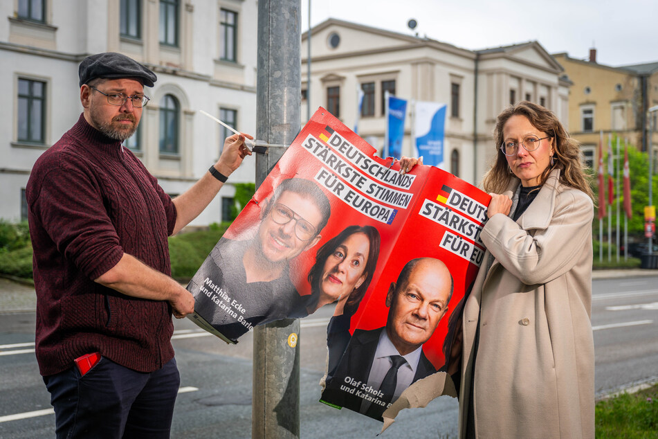 Die beiden SPD-Stadtratskandidaten Falk Hammermüller (43) und Julia Bombien (42), die auf der Dresdner Straße eine junge Frau beim Plakatabreißen erwischte.