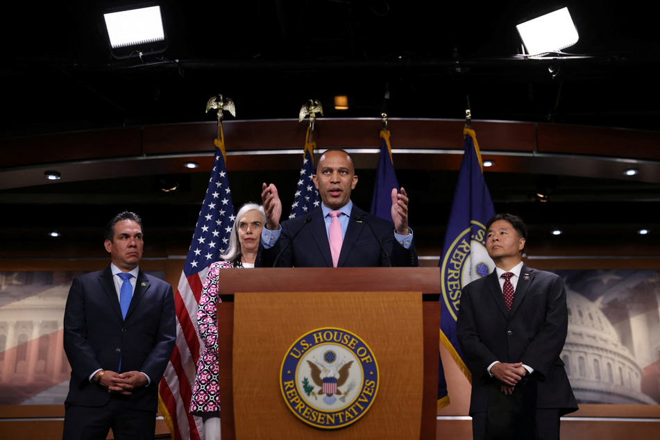 House Minority Leader Hakeem Jeffries (c.) made it clear that his members would provide enough votes to ensure the bill was never in danger.