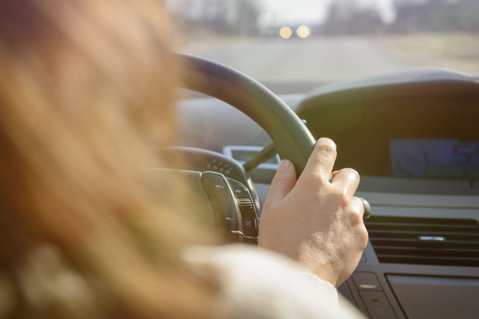 Die 54-Jährige wurde von dem Entblößer in ihrem Auto angehalten. (Symbolbild)