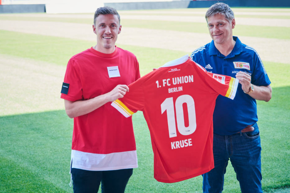 Max Kruse (32, l.) und Oliver Ruhnert (47) bei der Vorstellung Kruses als Neuzugang für Union Berlin. Allerdings ist der Stürmer noch gar nicht spielberechtigt für die Eisernen.