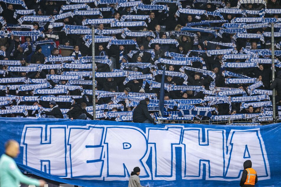 Fans von Hertha BSC haben sich während des Bundesligaspiels gegen den VfL Bochum daneben benommen. (Symbolbild)