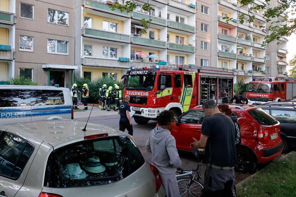 Chemnitz: Kellerbrand in Chemnitzer Plattenbau: Ein Erwachsener und zwei Kinder im Krankenhaus