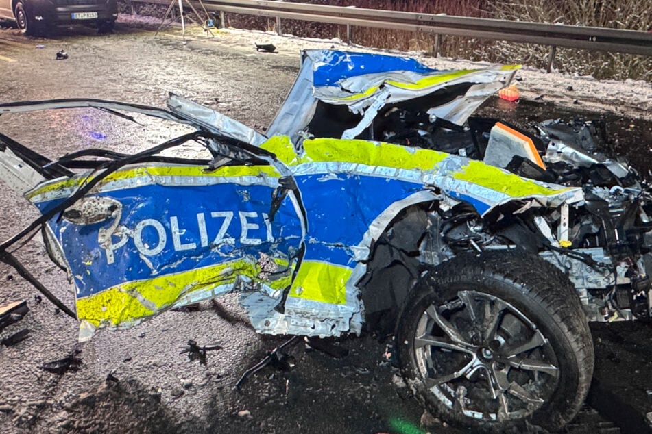 Polizist stirbt in Silvesternacht: Streifenwagen schleudert in Gegenverkehr