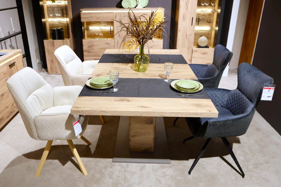 Beliebtes Möbelhaus verlängert Öffnungszeit und gibt hohe Rabatte