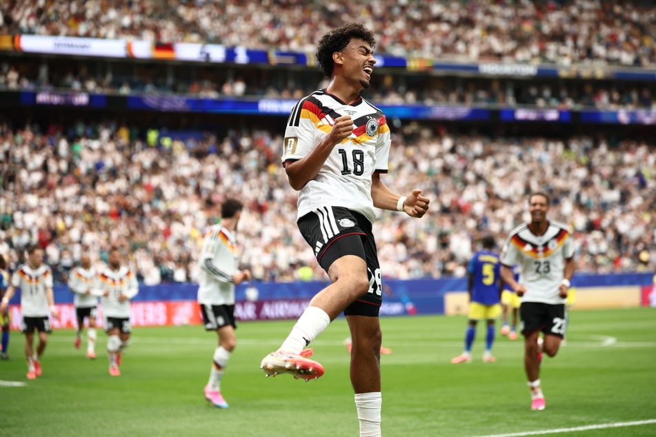 Schöner Moment! Nathaniel Brown erzielt sein erstes Länderspieltor bei seinem WM-Debüt.