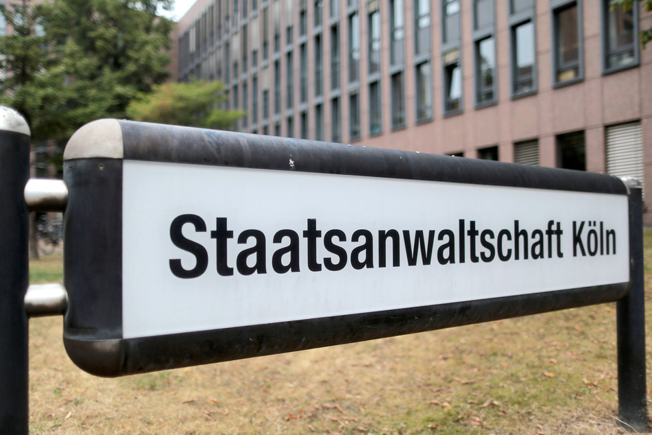 Der 39-Jährige steht laut Kölner Staatsanwaltschaft unter dringendem Tatverdacht, seinen Vater angegriffen zu haben.