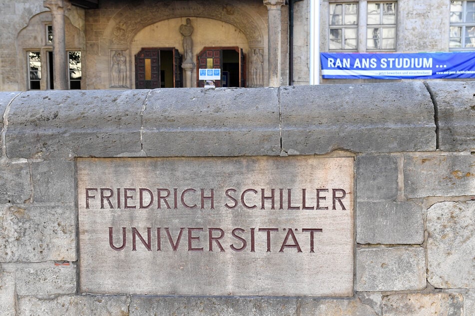 Die Friedrich-Schiller-Universität in Jena liegt mit 94 Prozent Weiterempfehlung auf Rang fünf. (Archivbild)