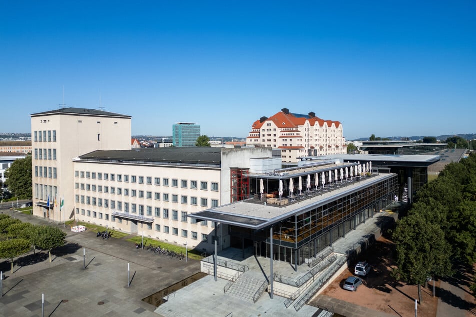 CDU, BSW und SPD kommen im Landtag zusammen auf 63 Stimmen. Sie können eine Mehrheitsregierung bilden. Aber Grüne und Linke sind nicht ganz außen vor.