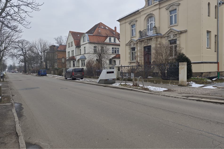 Der Superblitzer steht auf Höhe der Hausnummer 56.