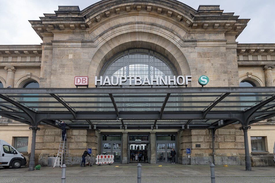 Am Montagmorgen wurde eine Polizistin am Dresdner Hauptbahnhof verletzt. (Archivbild)