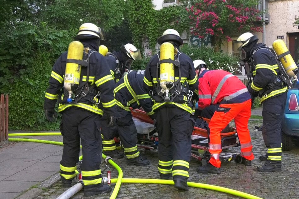 Hamburg: Feuer in Messie-Wohnung! 79-Jährige kann nur noch tot geborgen werden
