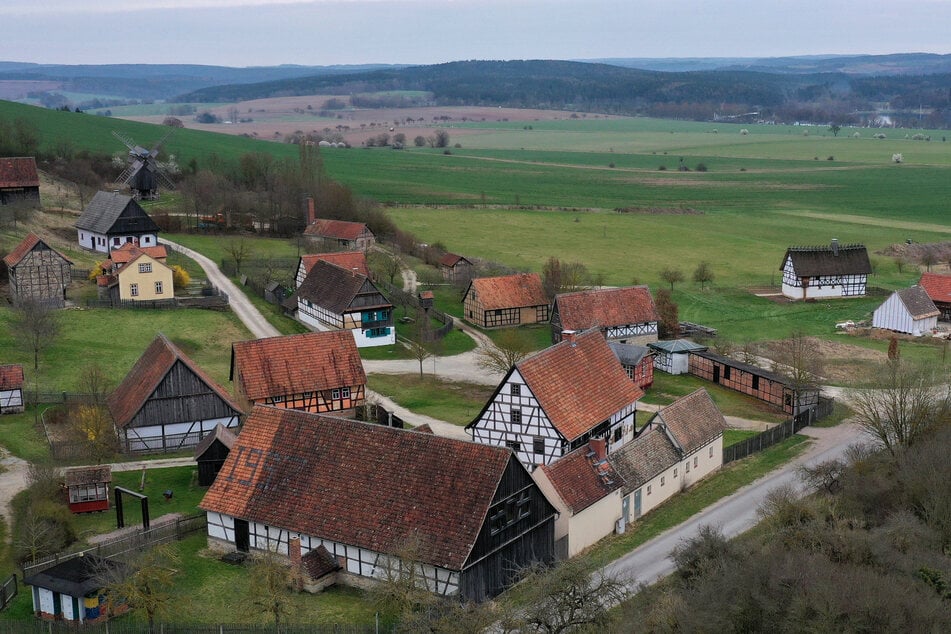 Das Dorf Hohenfelden ist ein idyllischer Ort, der Tradition, Tourismus und den bekannten Stausee miteinander vereint. (Archivbild)