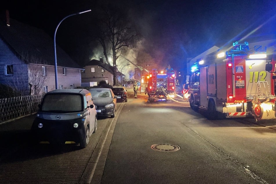 Die Feuerwehr war stundenlang im Einsatz.