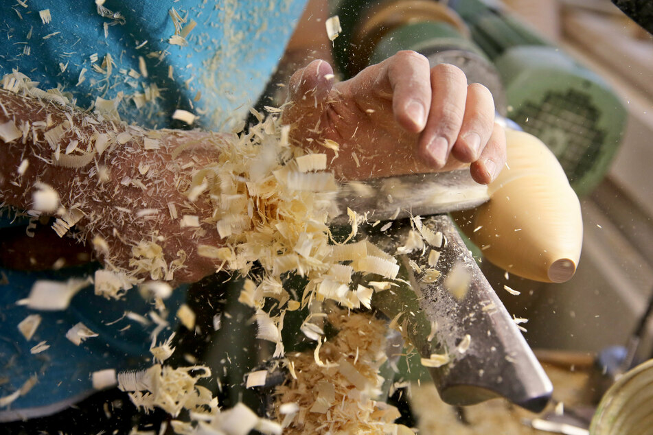 Im Erzgebirge findet der Tag des traditionellen Handwerks statt.