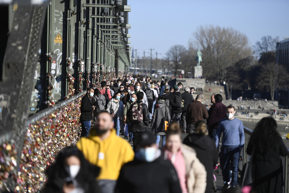 In Köln kommt die Sonne raus und die Temperaturen werden sommerlich.