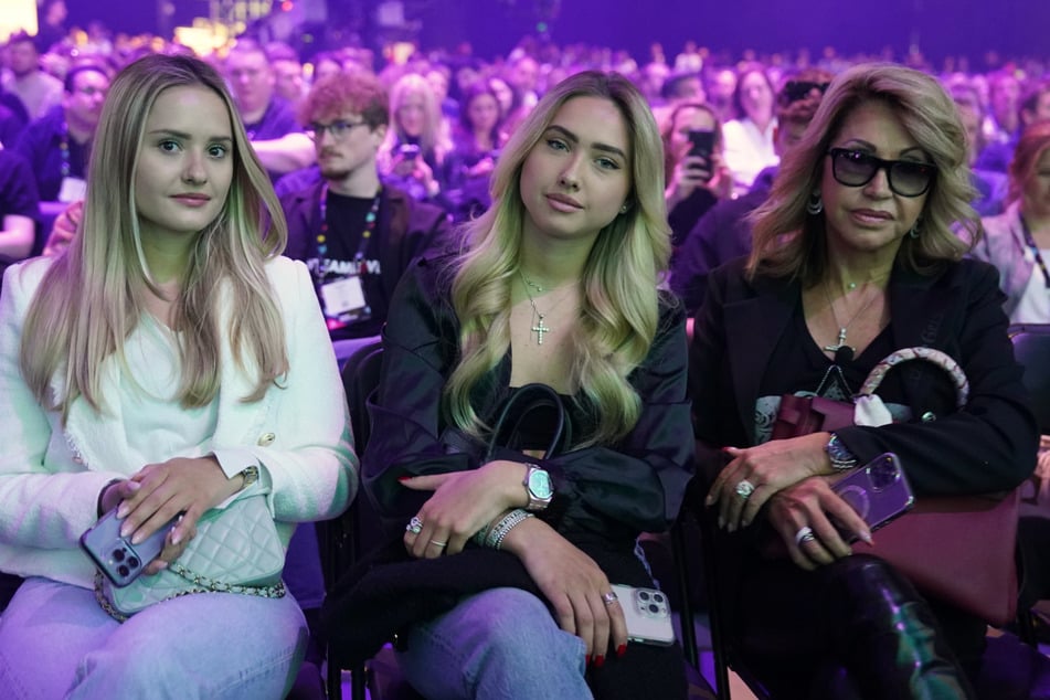 Die Töchter Davina (21) und Shania (20) sind für die Luxus-Lady das größte Glück ihres Lebens.