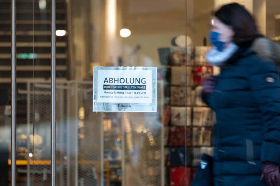 Kunden könnten dann per Telefon oder Internet Waren bestellen und sie an Geschäften abholen.