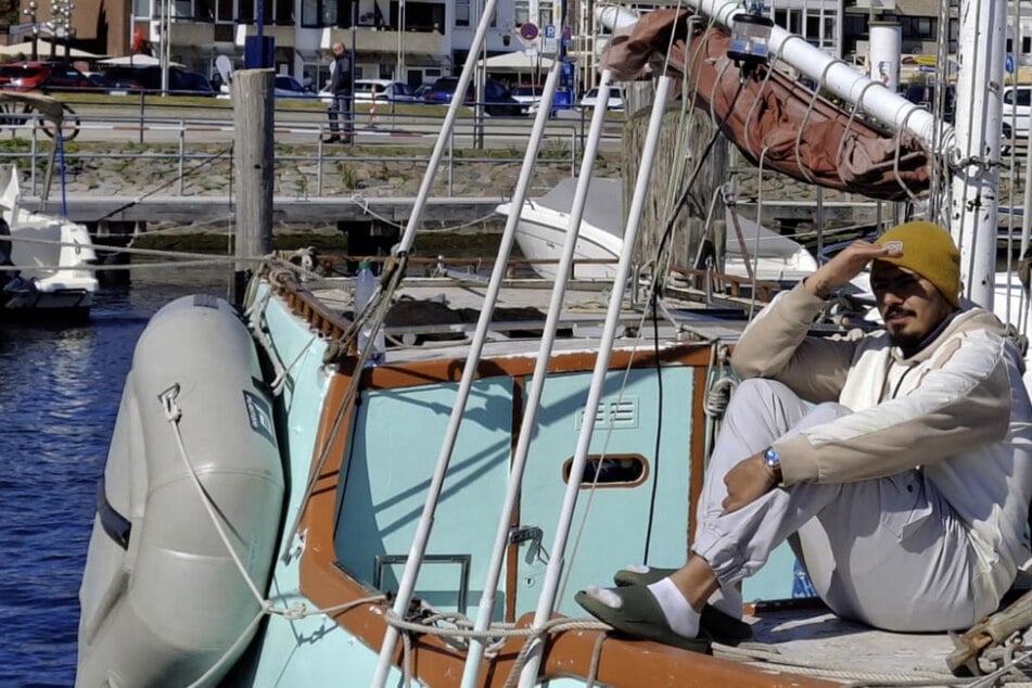 Leben auf einem Boot: Syrischer Flüchtling erfüllt sich einen Traum auf der Ostsee