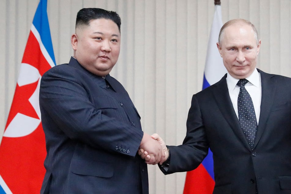 North Korean leader Kim Jong-un (l) is reportedly heading to Moscow to discuss providing weapons to Russia in its war in Ukraine.