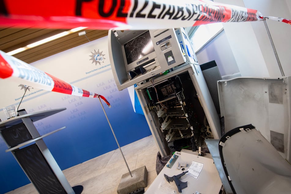 Ein gesprengter Geldautomat ist auf einer Pressekonferenz zu sehen. Die Zahl der Fälle hat sich in Bayern inzwischen verdoppelt.