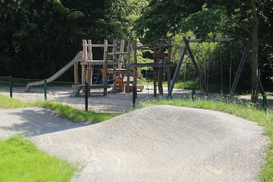Ob mit Laufrad oderMountainbike: Auf diesem Pumptrack können sich alle Altersgruppen austoben.
