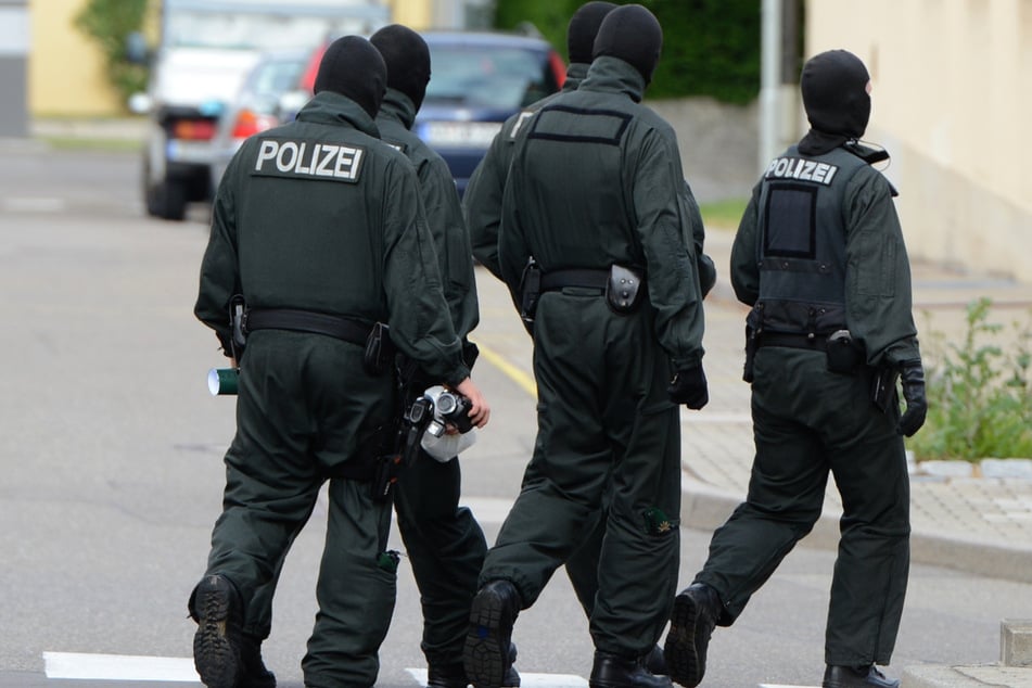 SEK-Beamte hatten die zwei Geiseln am Samstag aus einer Villa im Kölner Nobelbezirk Rodenkirchen befreit (Symbolbild).