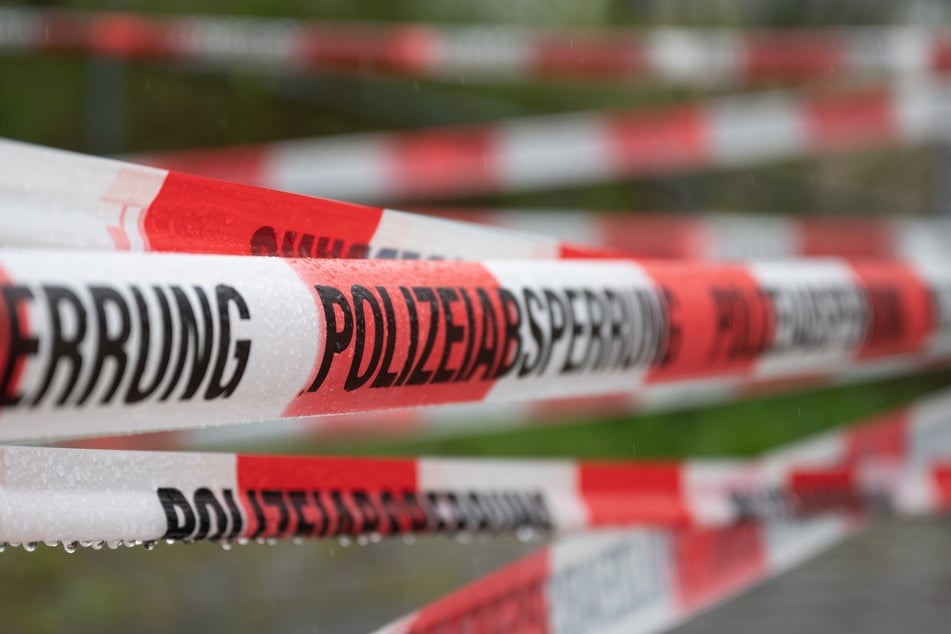 Während der Untersuchungen am Tatort blieb die Schierker Straße einige Stunden für den Verkehr gesperrt. (Symbolbild)