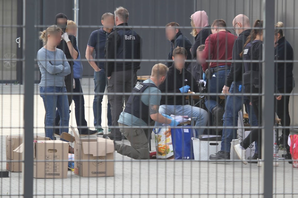 Geldwäsche in Millionenhöhe? Riesen-Razzia in drei Bundesländern